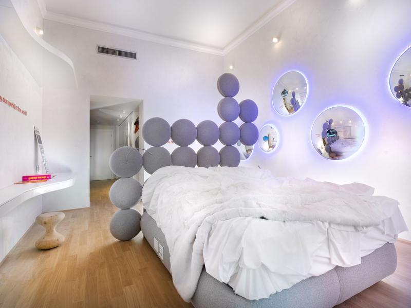 Suite, King Bed, Cathedral View