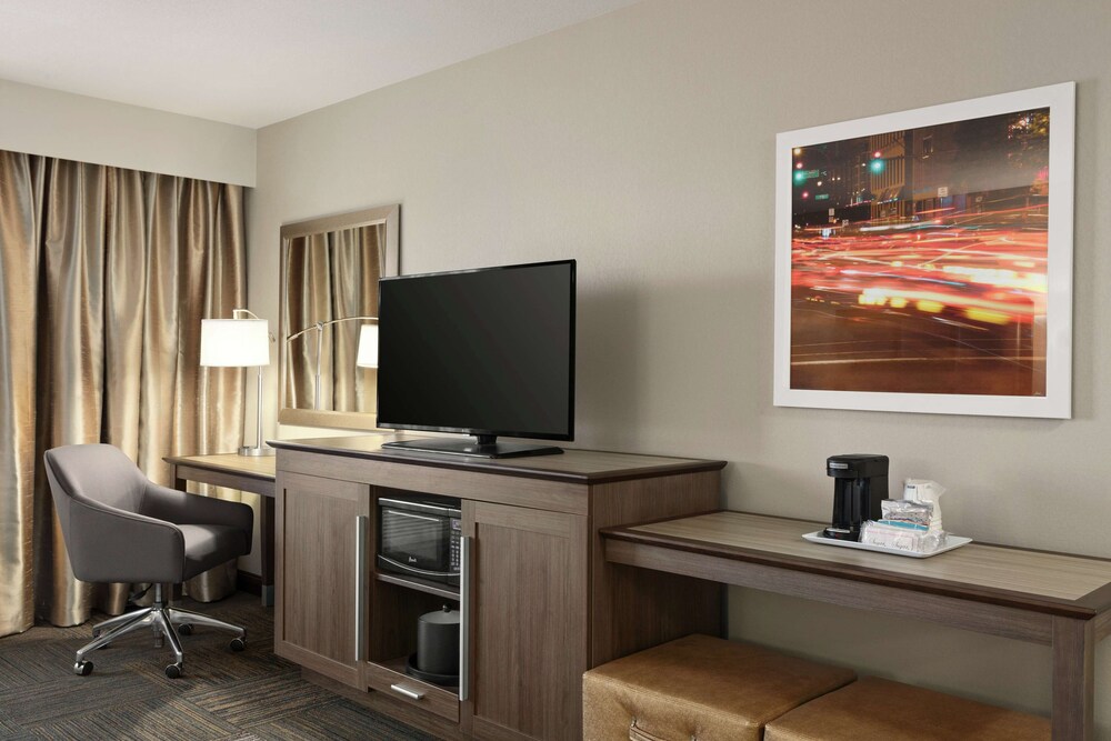 Hampton Inn and Suites Minooka 35/37