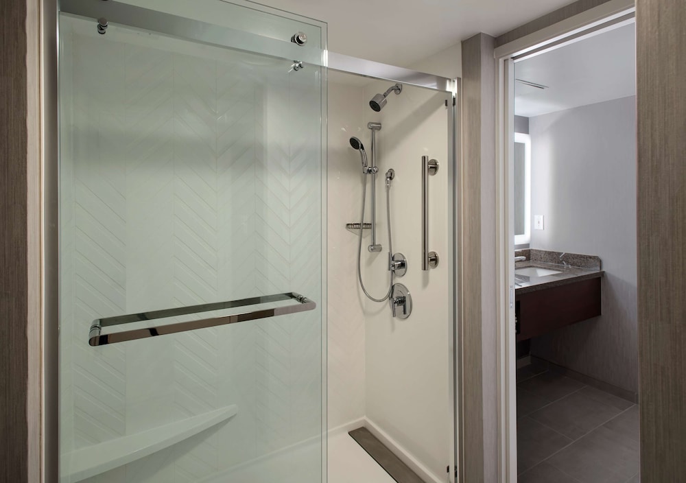 Embassy Suites by Hilton Bethesda Washington DC 11/51