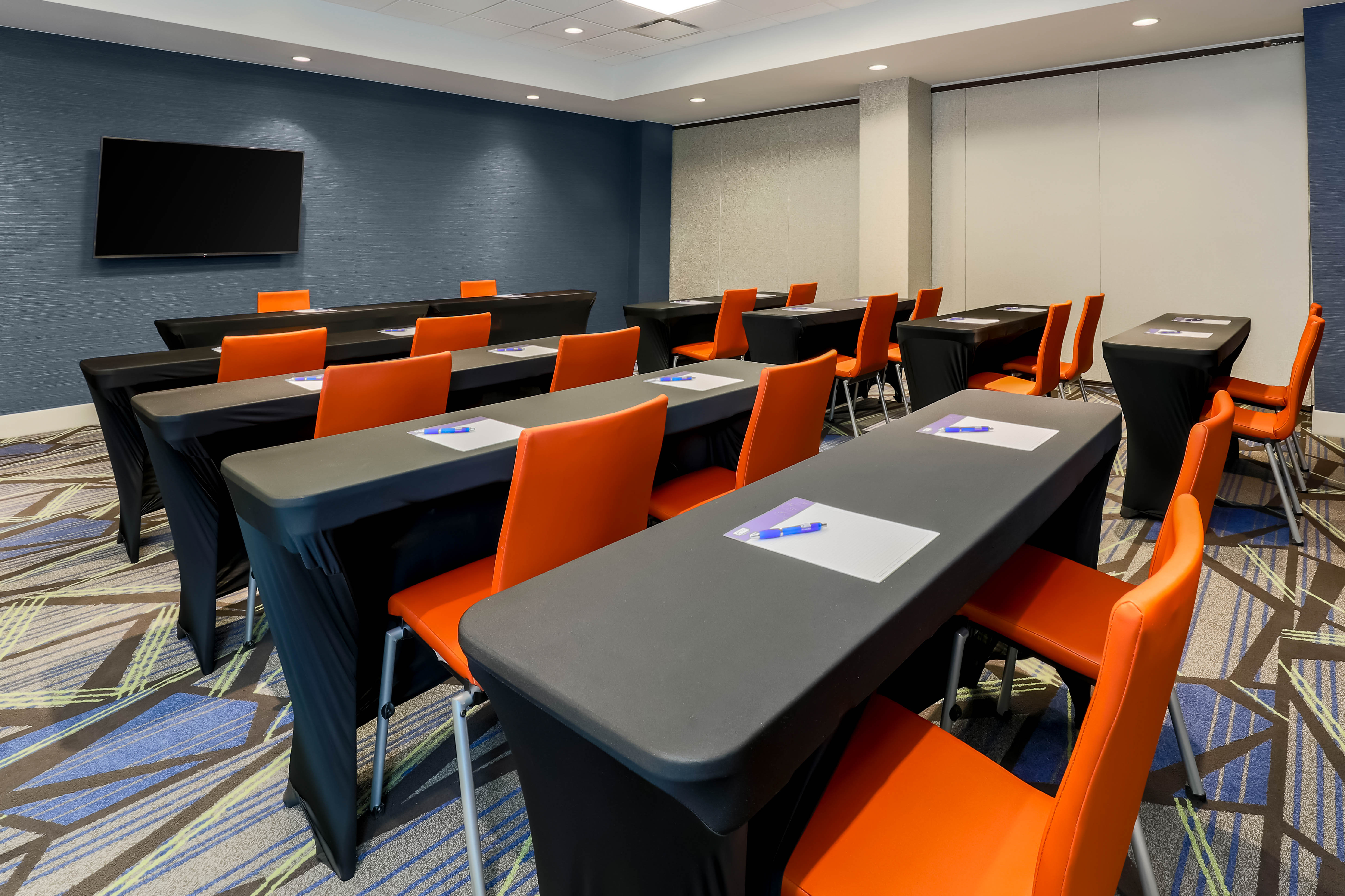 Holiday Inn Express & Suites Downtown Fort Worth 51/55