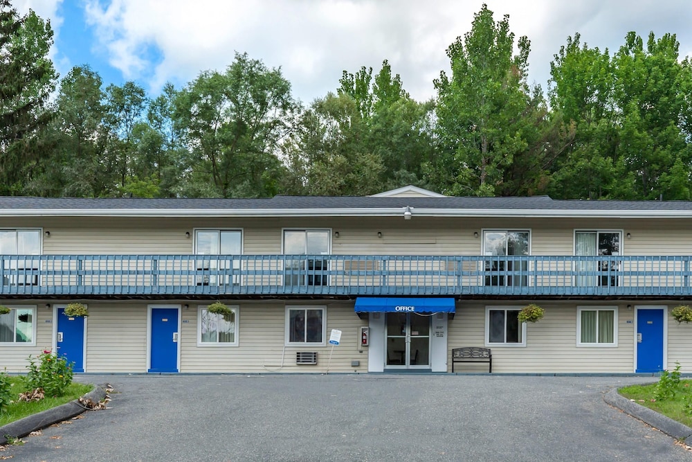 Econo Lodge Lee - Great Barrington 8/65