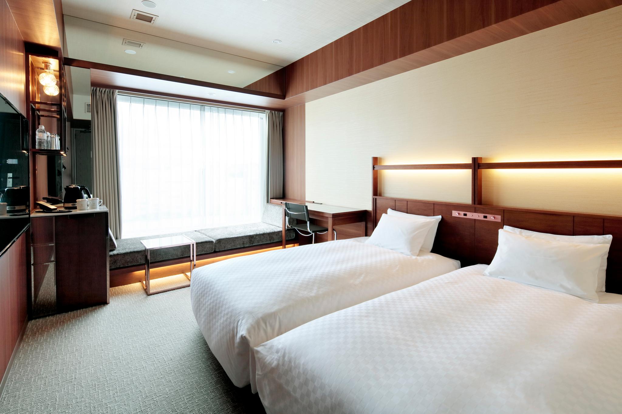 Hollywood, Twin Beds, Lounge Access