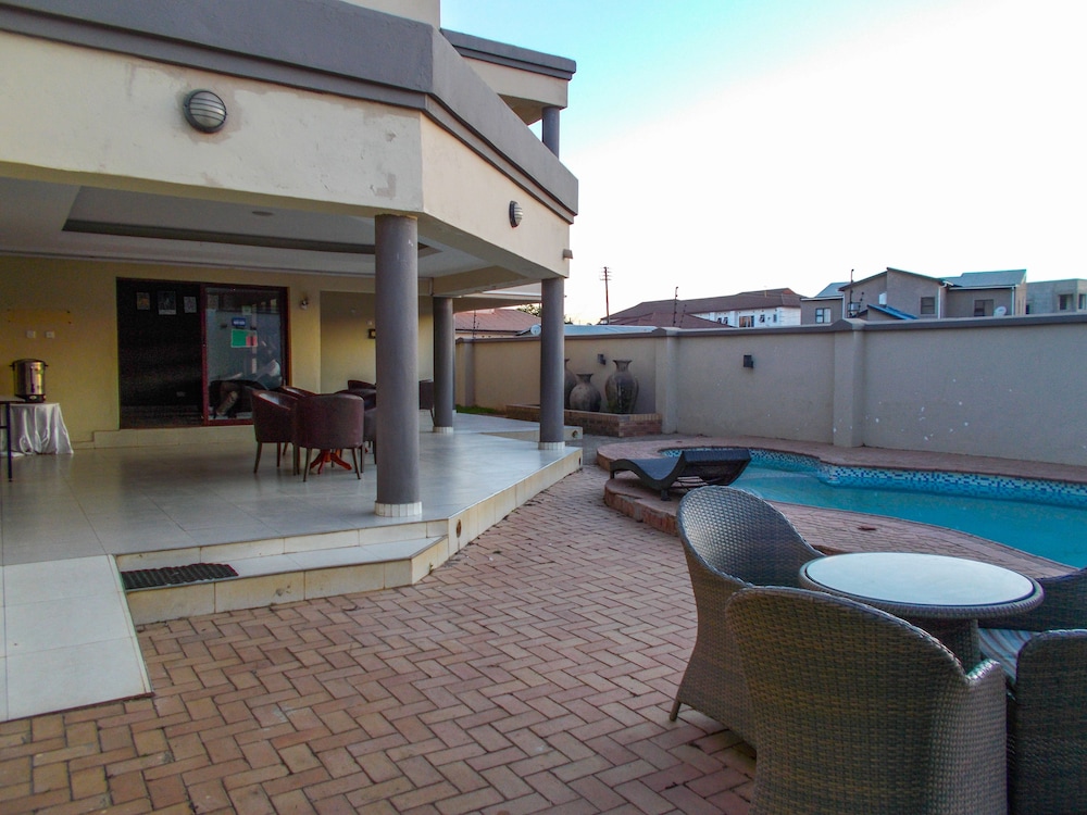 Four Pillars Lodge 24/25
