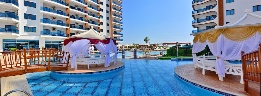 Azura Park Tourism Complex 6/75