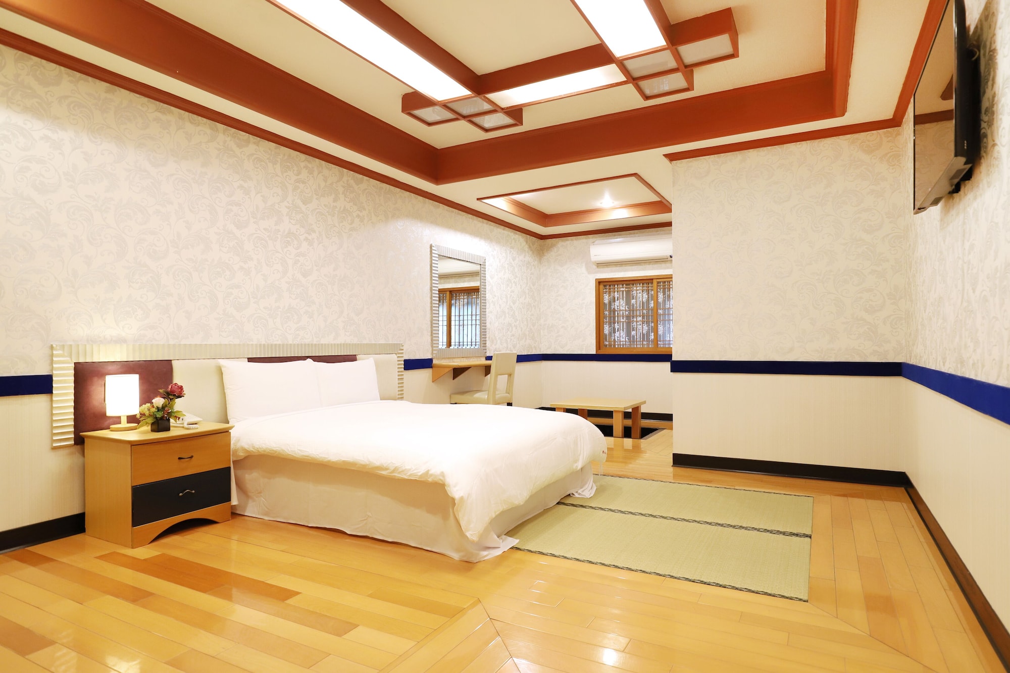 DELUXE, DOUBLE BED