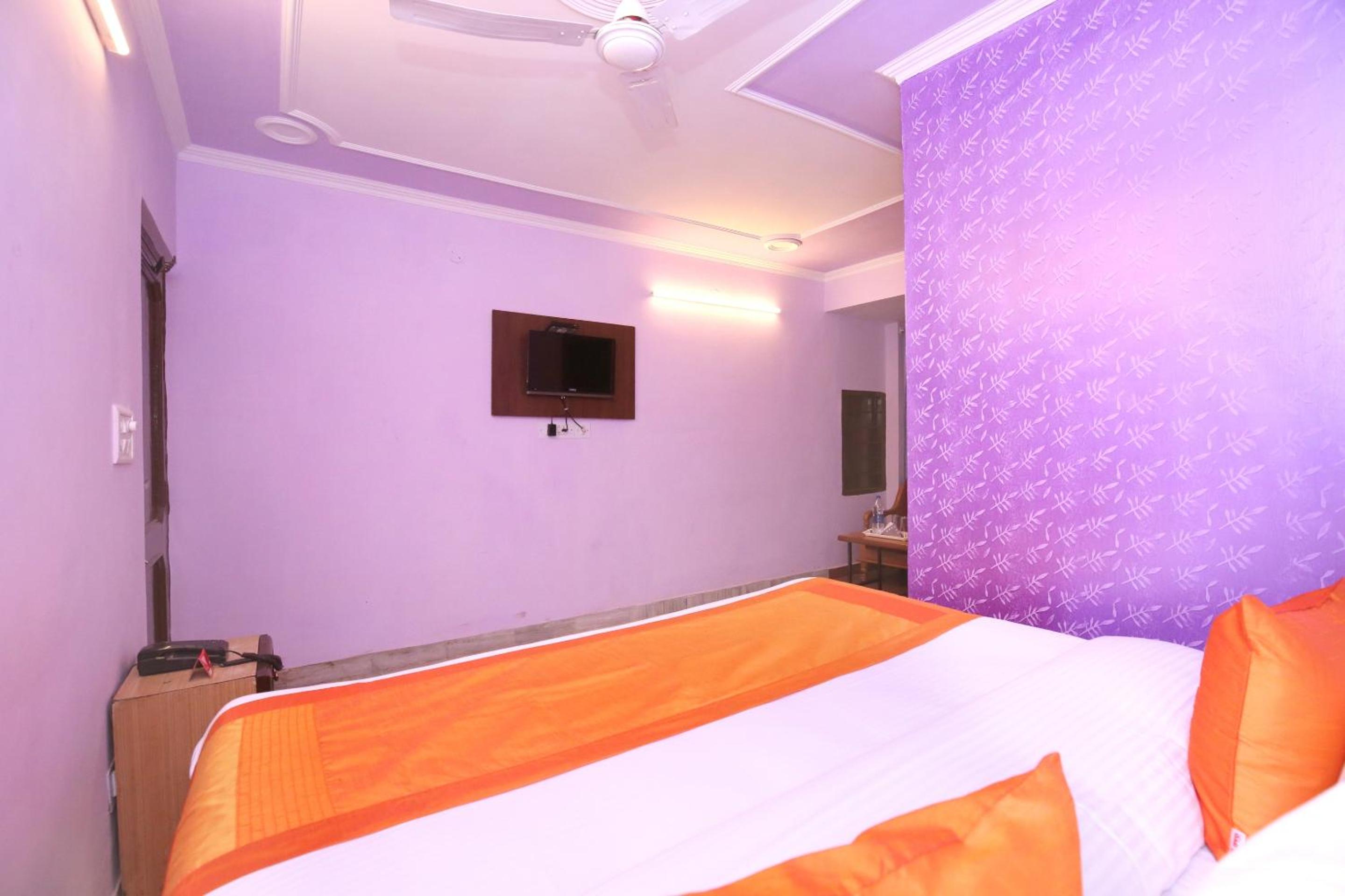 Oyo 10384 Hotel Rajesh Palace 11/30