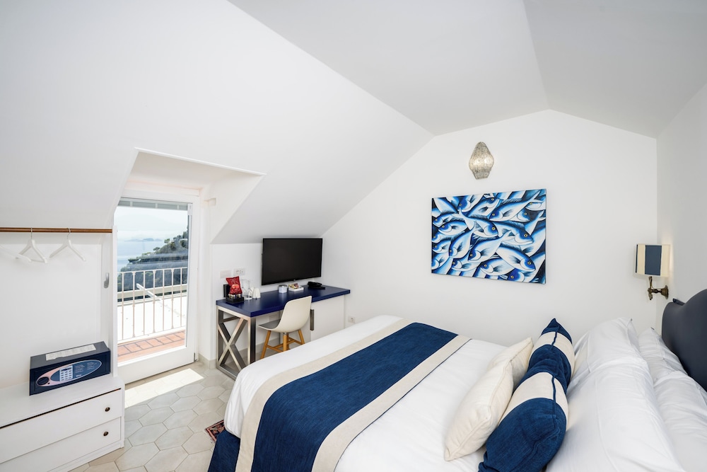 1 BEDROOM, CLASSIC, DOUBLE BED, SEA VIEW, TERRACE