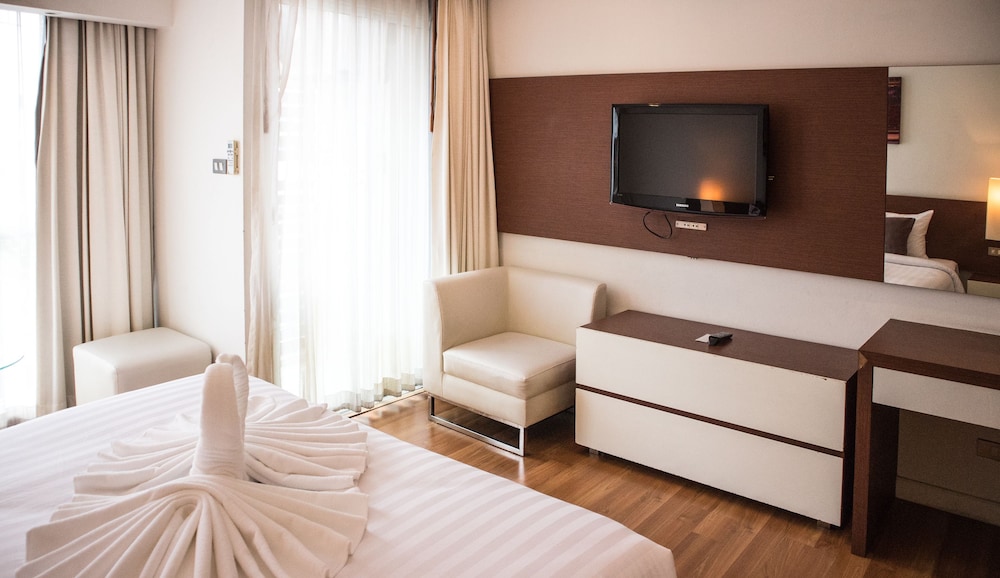 SATHORN GRACE SERVICED RESIDENCE 25/65