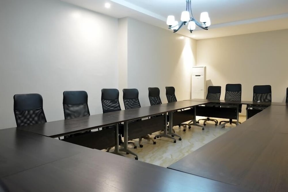 De Santos Hotel Awka 30/32