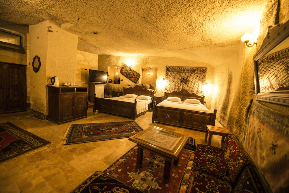 Vineyard Cave Hotel 80/98