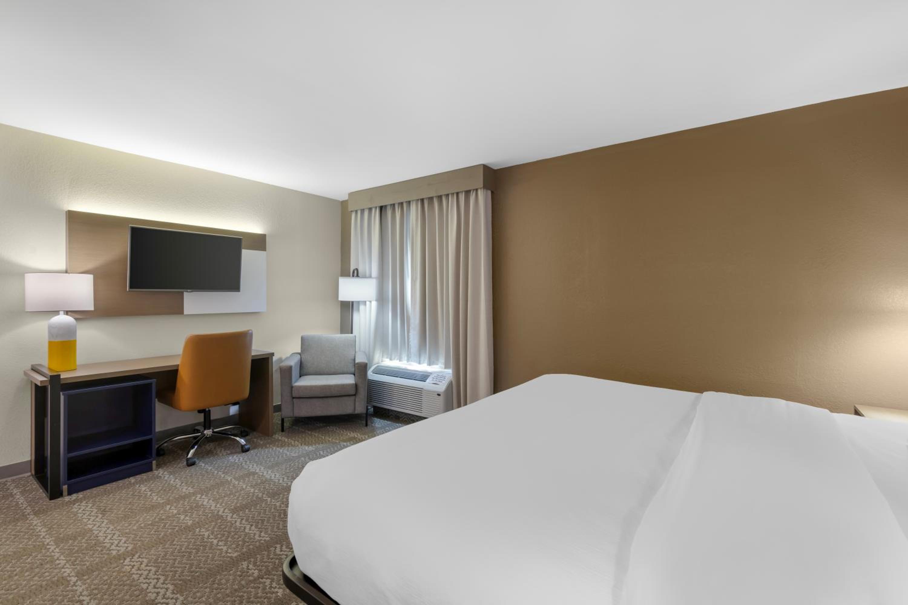 UPGRADE, SUITE, KING BED, ACCESSIBLE