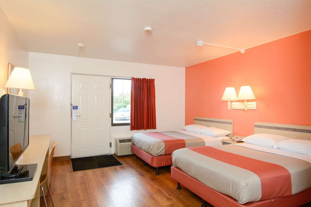 Motel6 Leominster, MA 18/43