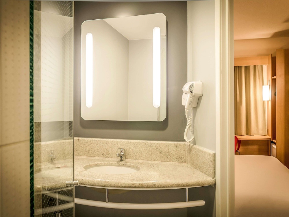Ibis Porto Alegre Assis Brasil 74/74