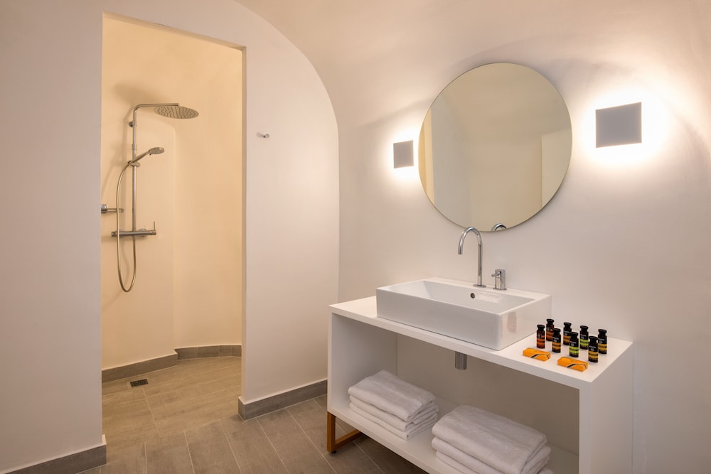 Palm Island Suites Santorini 60/66
