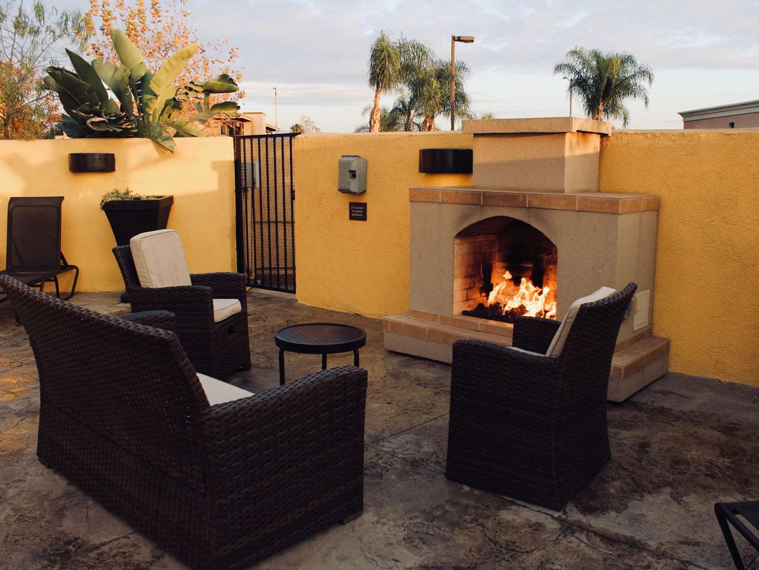 Best Western Plus Arrowhead Hotel 30/41