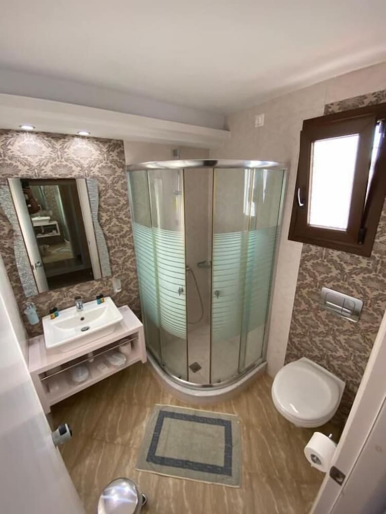 Irini Hotel 63/63