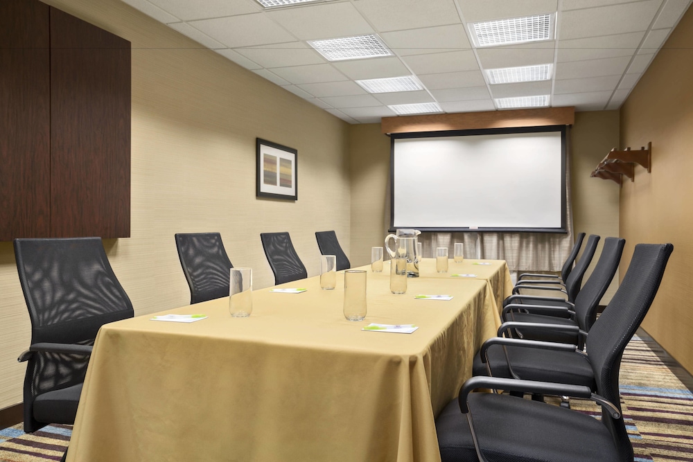 Fairfield Inn Suites Minneapolis St Paul Airport 42/53