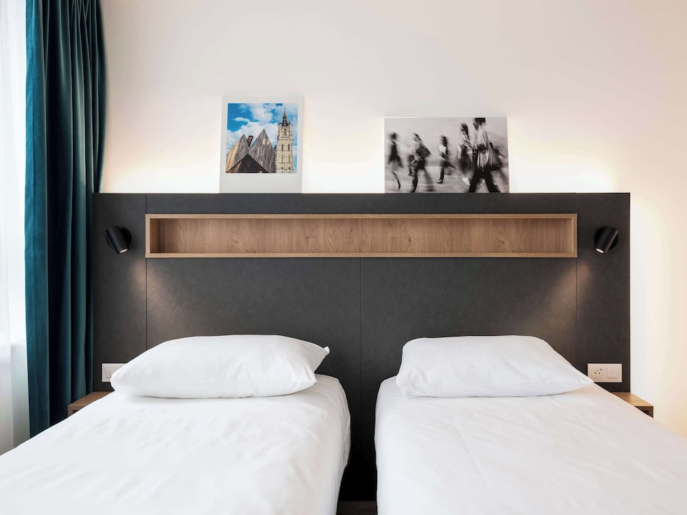 STUDIO, TWIN BEDS