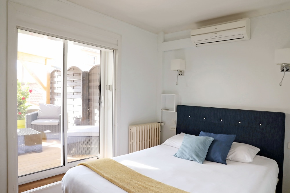 HOTEL LES PASTELIERS 6/65
