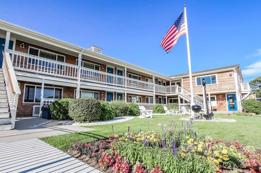 Innseason Resorts Harborwalk 4/50