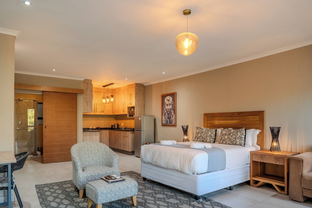 Bushbaby Valley Lodge 18/42