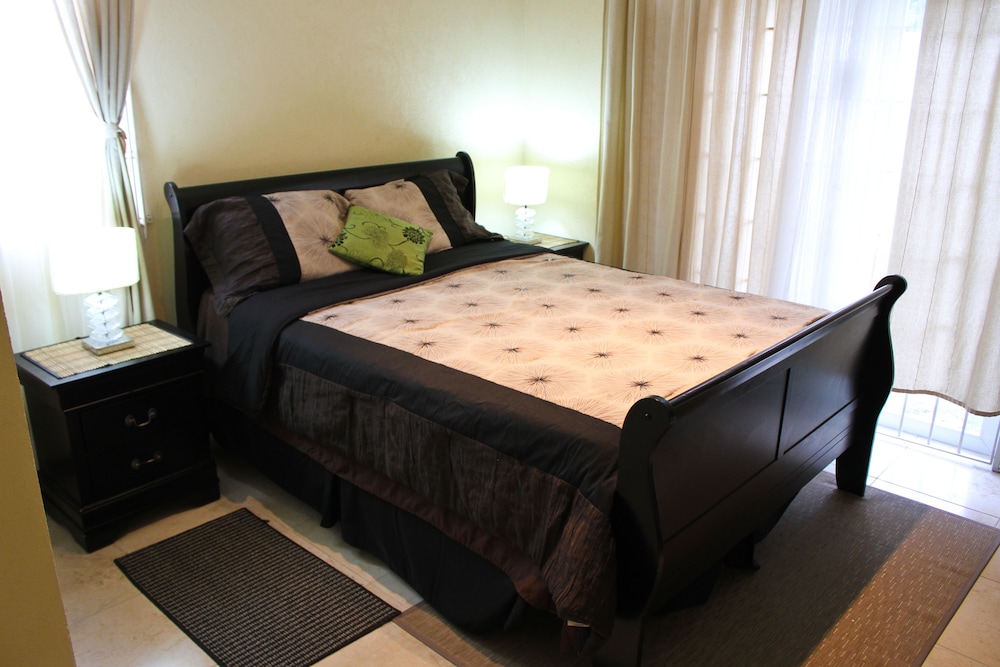 Eclipse Suite Guest Apartments 10/77