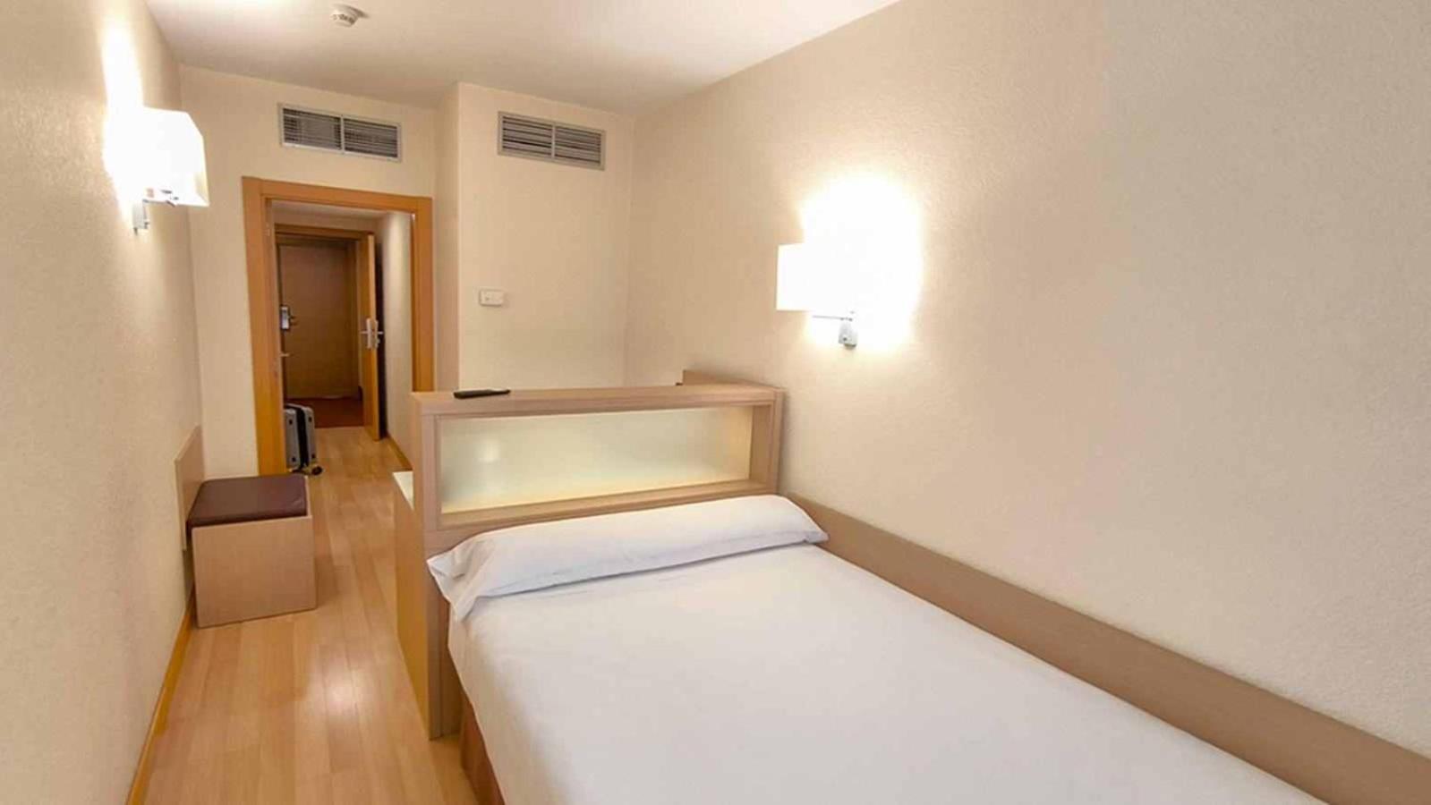 Room, Single