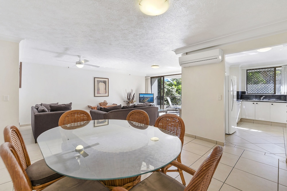 Surfers Century Oceanside Apartments 30/50