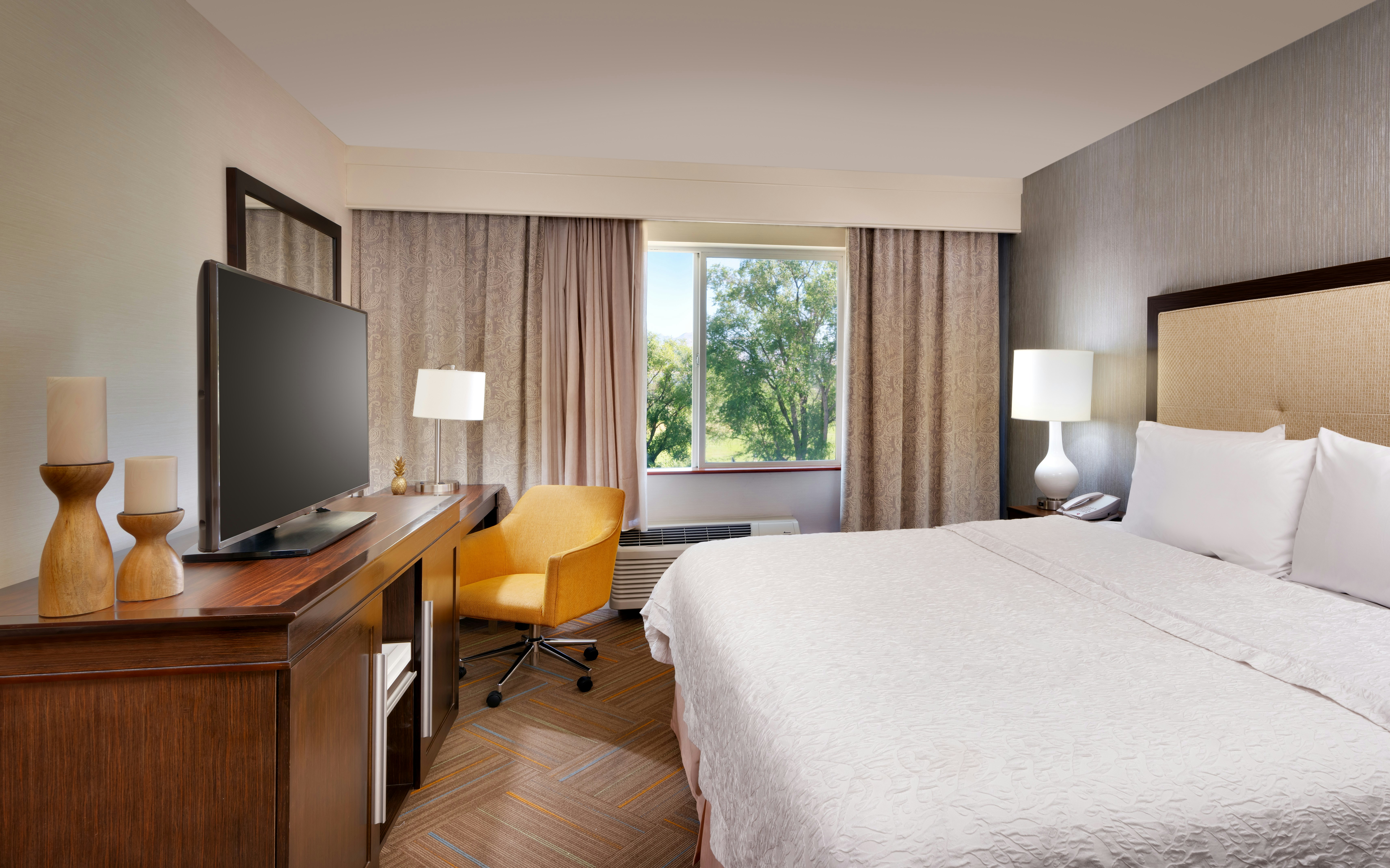 SUITE, KING BED