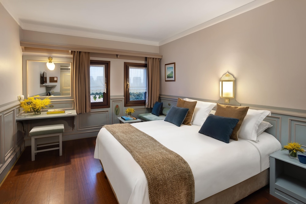 SUPERIOR, DOUBLE BED