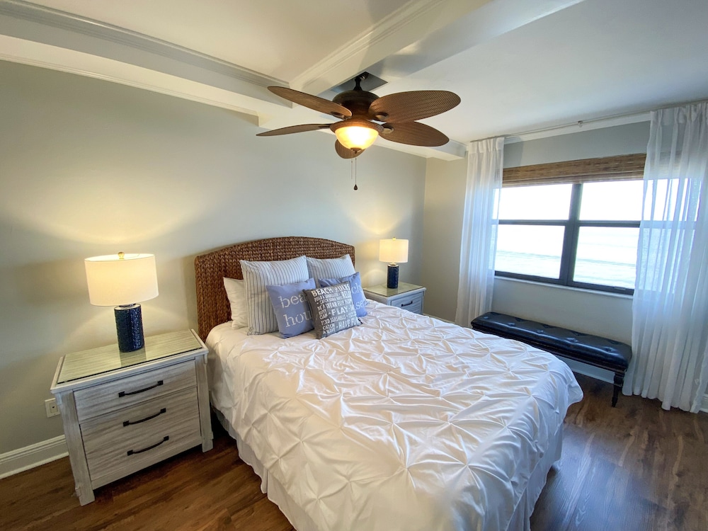 2 BEDROOMS, CONDO, DELUXE, WATER FRONT, 2 BATHROOMS