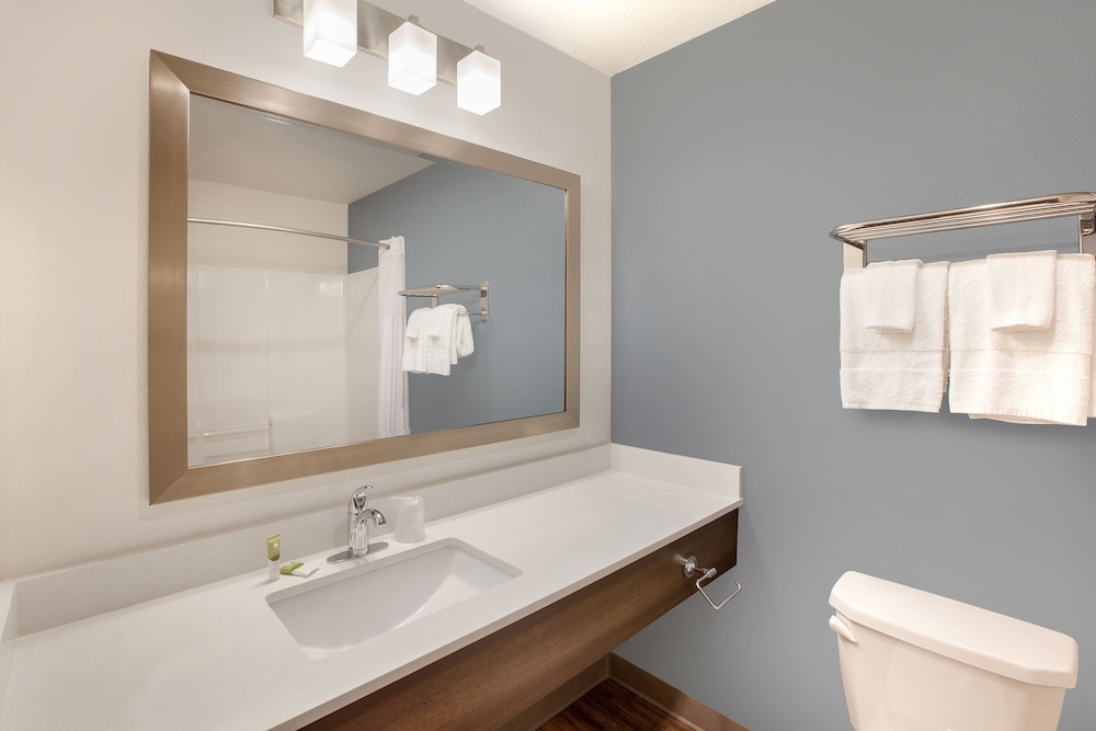 WoodSpring Suites Lackland near Sea World 13/34
