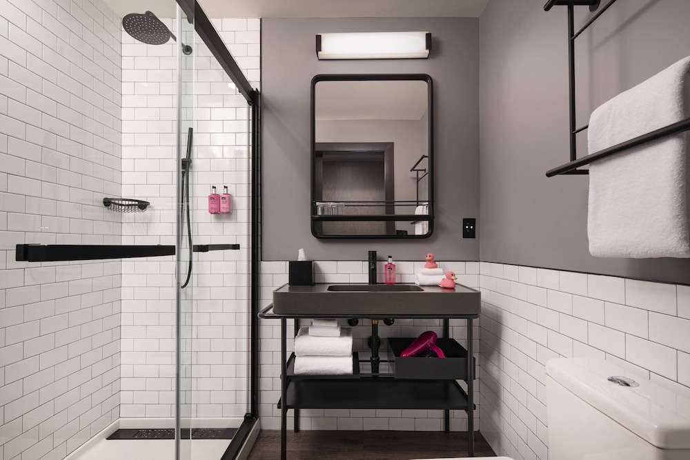 Moxy Nashville Vanderbilt Area 25/51