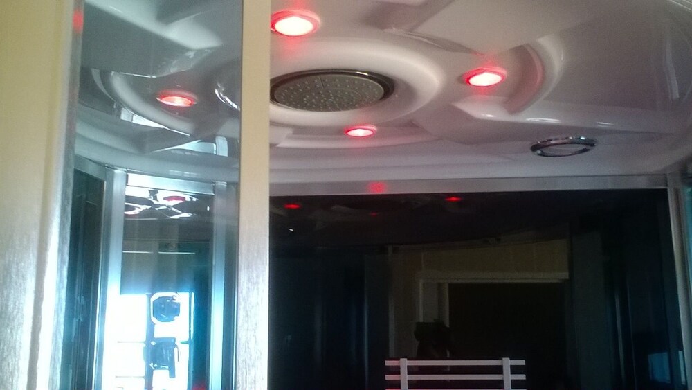 Sahara Stones Hotel 6/50