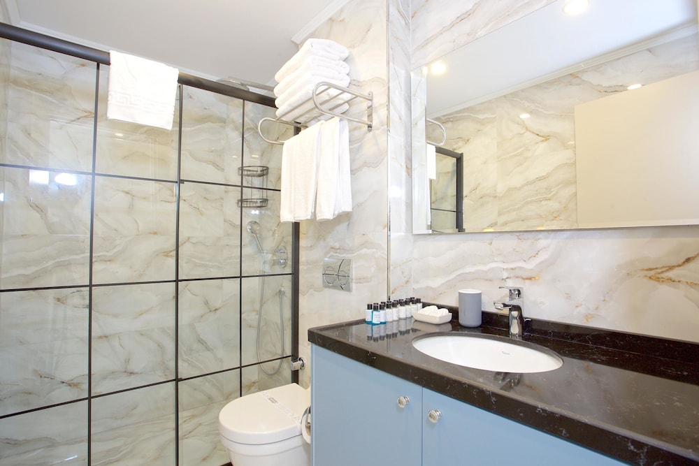 Princely Suites 45/50
