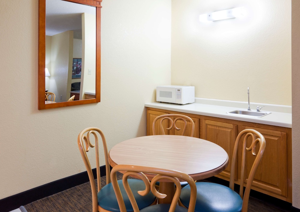 GrandStay Hotel & Suites Waseca 24/29