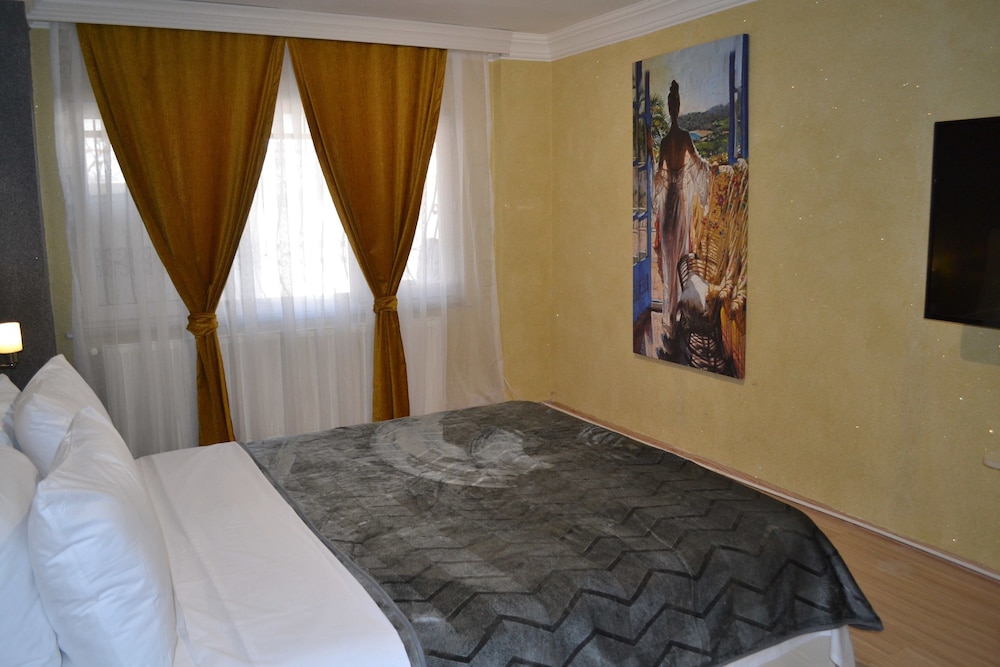 Artura Suite 12/50