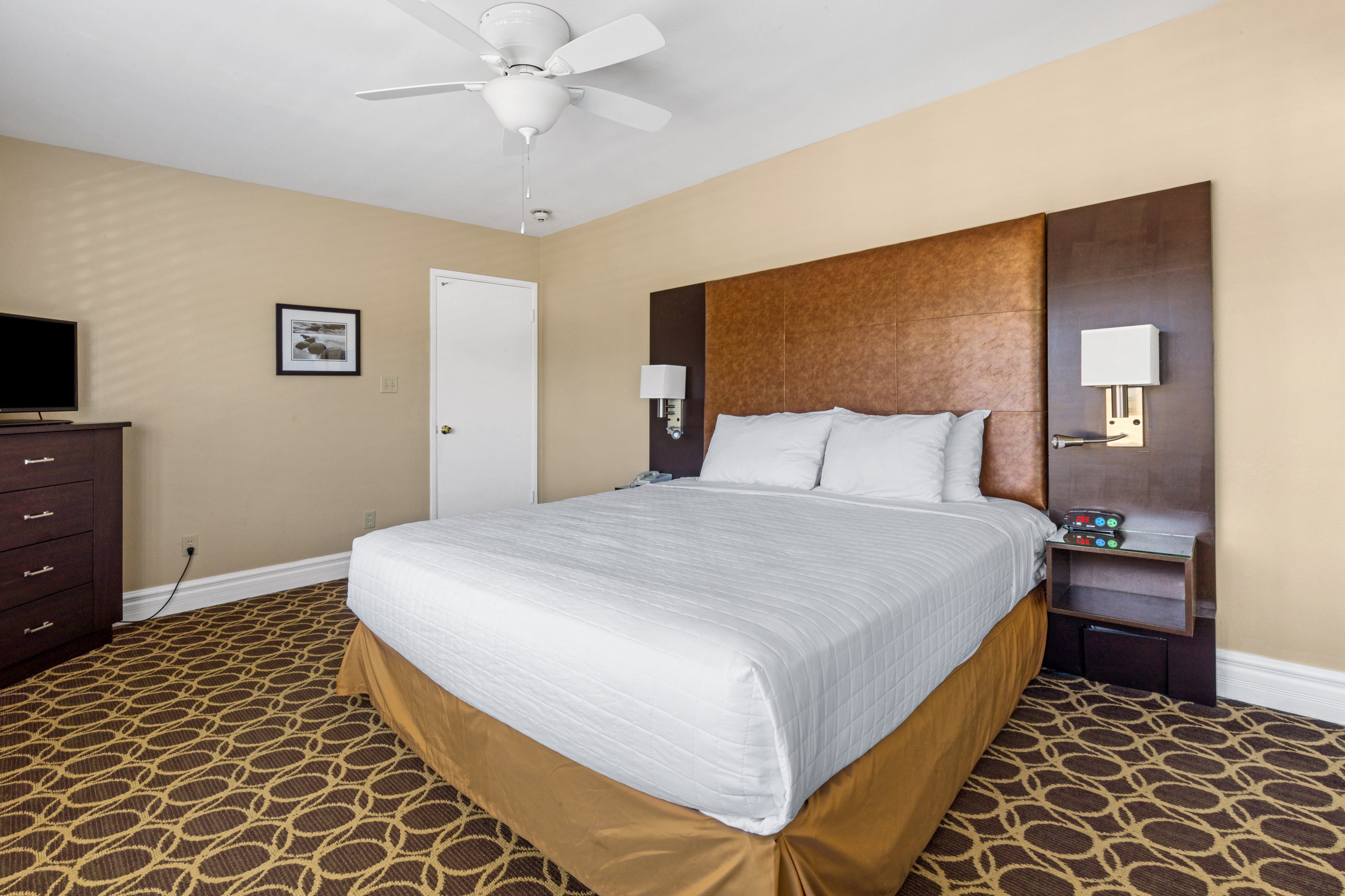 2 Bedrooms, Suite, King and Queen Bed, Garden Side