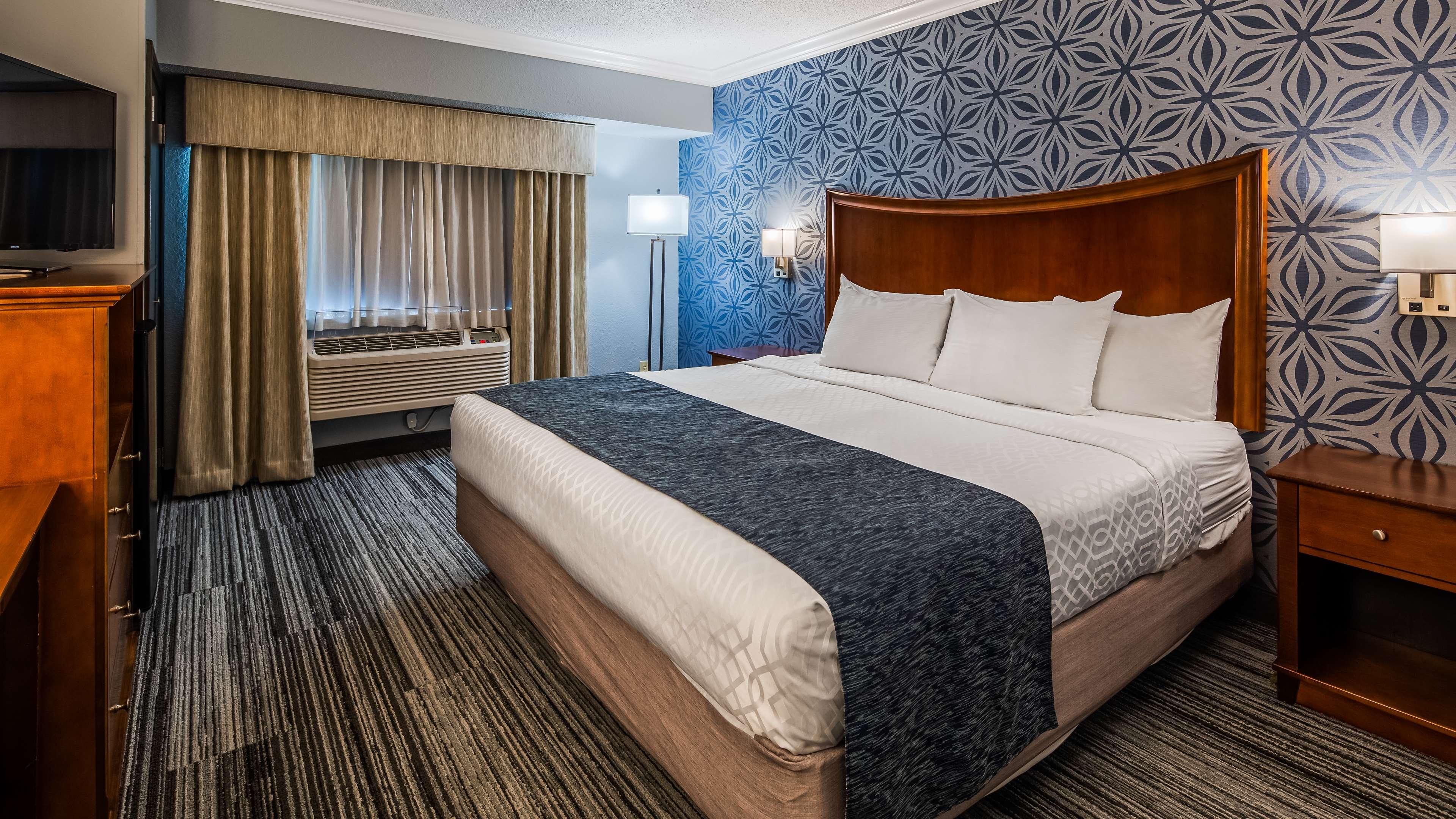 جناح بسرير كينج