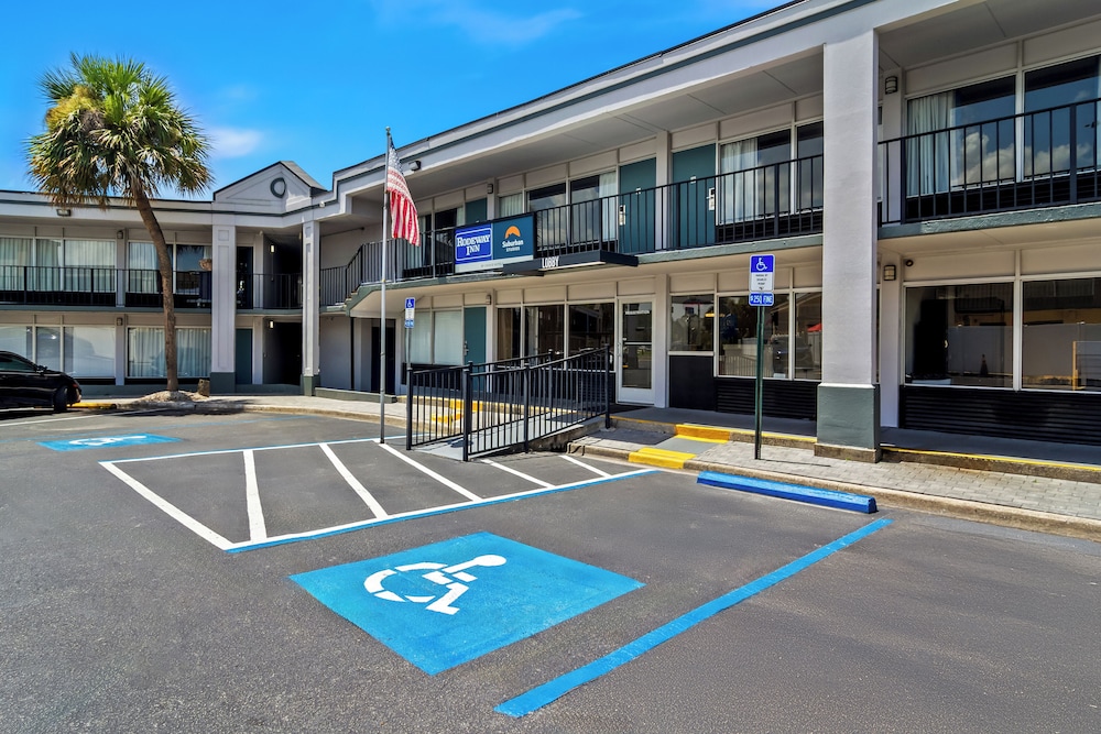 Suburban Studios Orange Park - Jacksonville near Naval Air Station 29/33