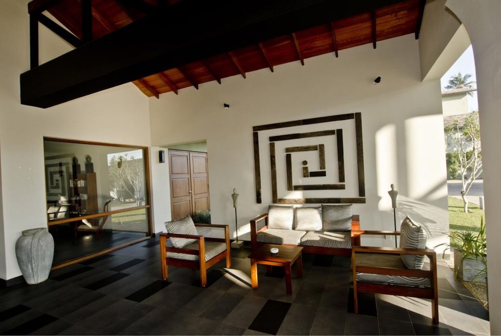 Kamili Beach Villa 16/34