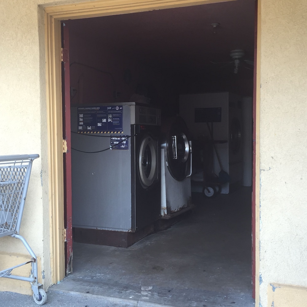 Guest Inn Suites 38/40
