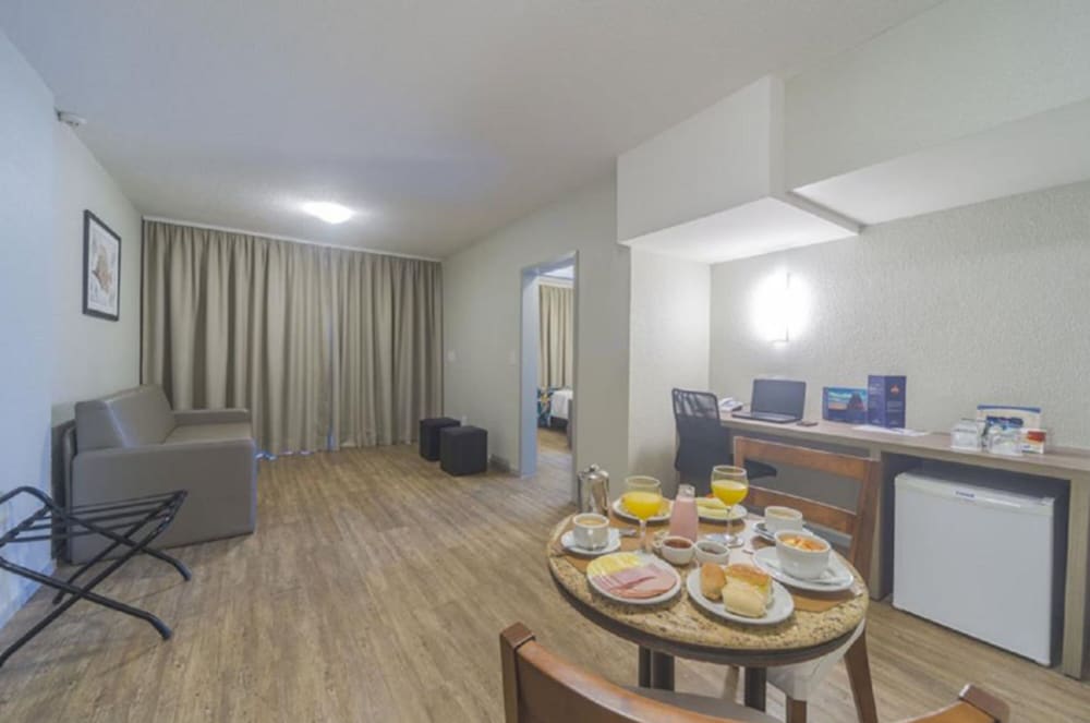 CASTELMAR HOTEL 53/76