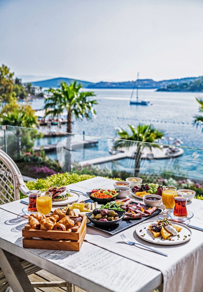 Cape Bodrum Luxury Hotel Beach 63/79