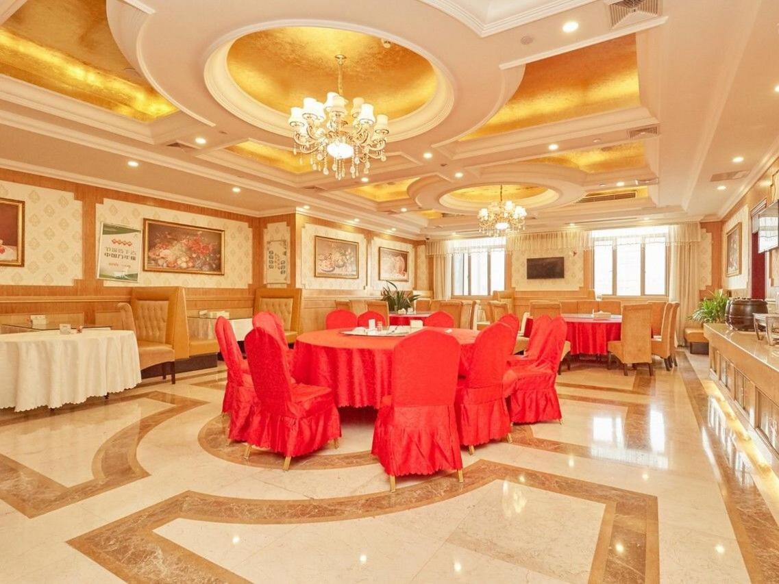 Vienna Classic Hotel (Shanghai Jinshan Zhangyan Industrial Park Zhongqiao College) 7/23