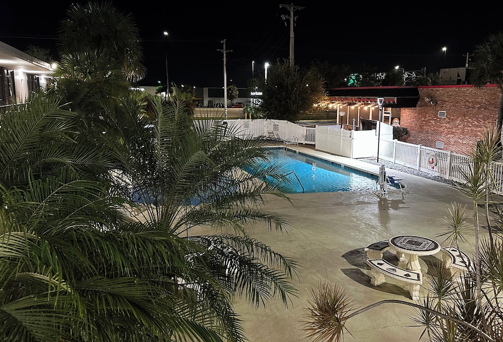 Stay Inn and Suites 73/76