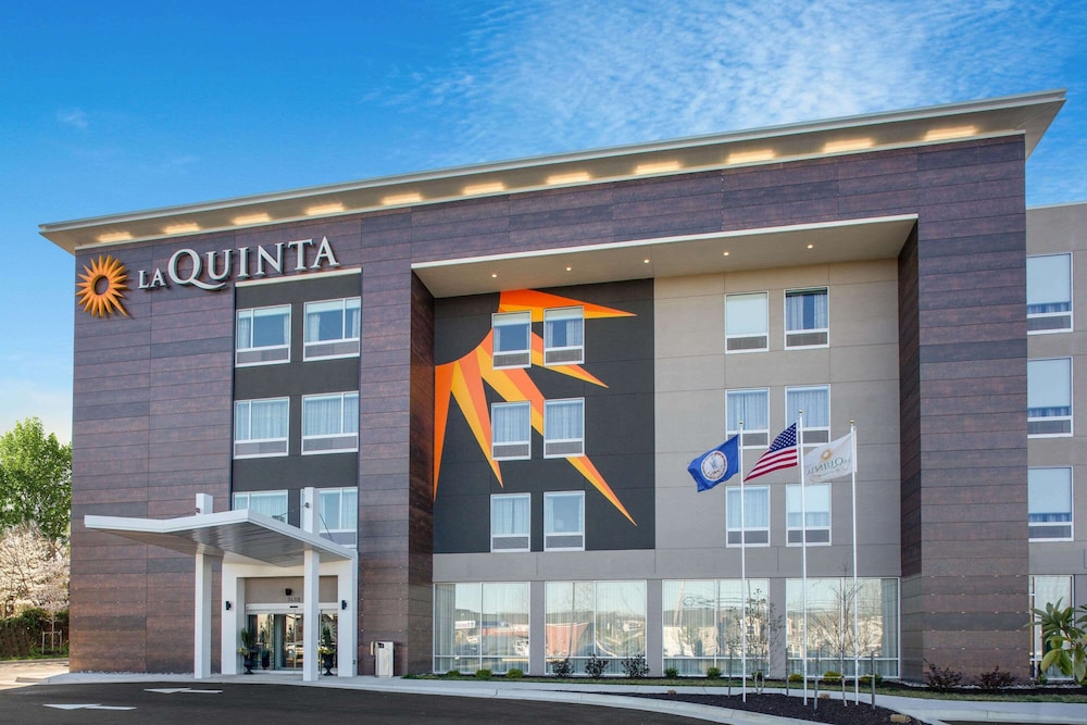 La Quinta Inn & Suites by Wyndham Manassas, VA- Dulles Airport 1/20