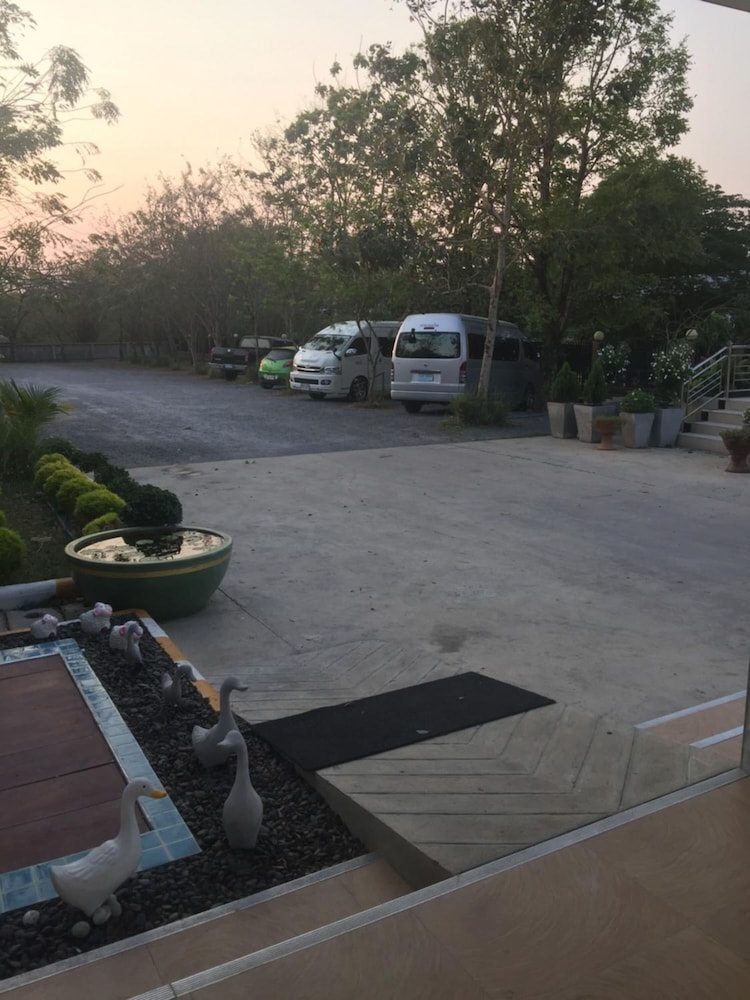 Grand Lopburi Hotel 27/30