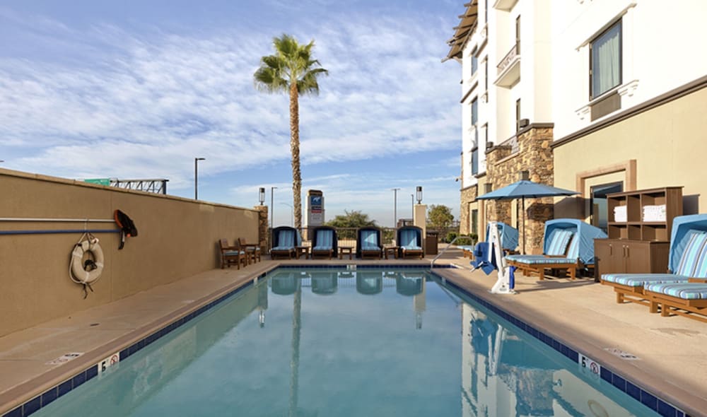 Hampton Inn and Suites Highland, CA thumb 4