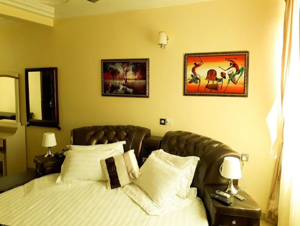 DELUXE, DOUBLE BED